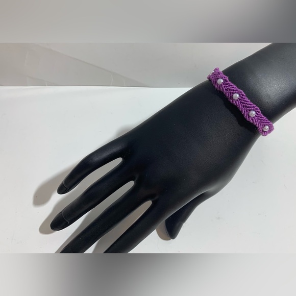 Hand crafted beaded macrame bracelet for little girl - Picture 2 of 6